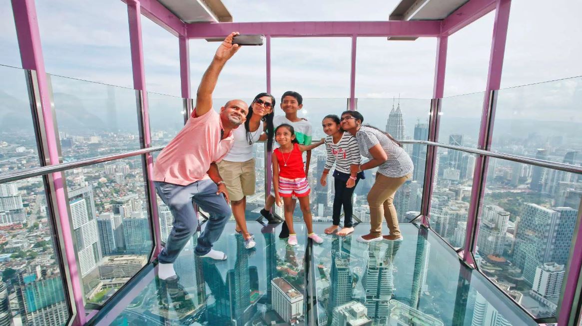 [TOP] 11 Tempat Menarik untuk Dating di KL Terbaik 2023 Dek Langit Menara KL Sky Deck KL Tower