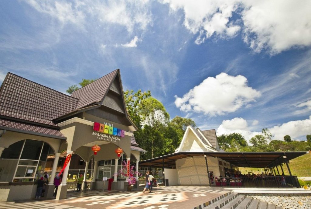 Tempat Menarik di Ayer Keroh Mini Malaysia ASEAN Cultural Park