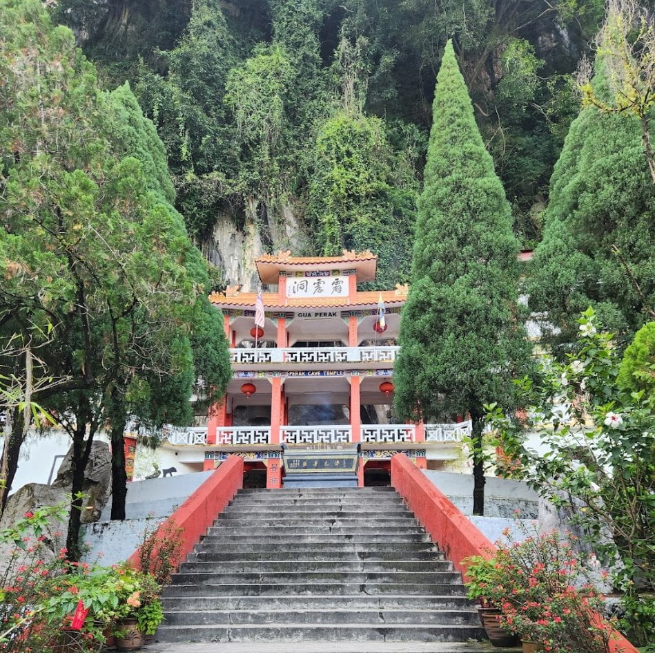 [BEST] 11 Tempat Menarik di Ipoh untuk Backpacker 2023 Perak Cave Temple