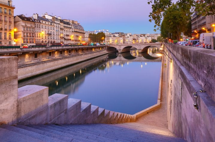 11 Tempat Menarik di Paris 2023, Paling Best! Pont Neuf