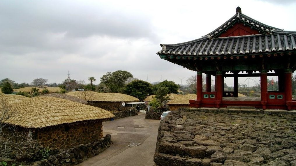 10 Tempat Menarik di Seoul Terbaik 2023 Seongeup Folk Village Pulau Jeju