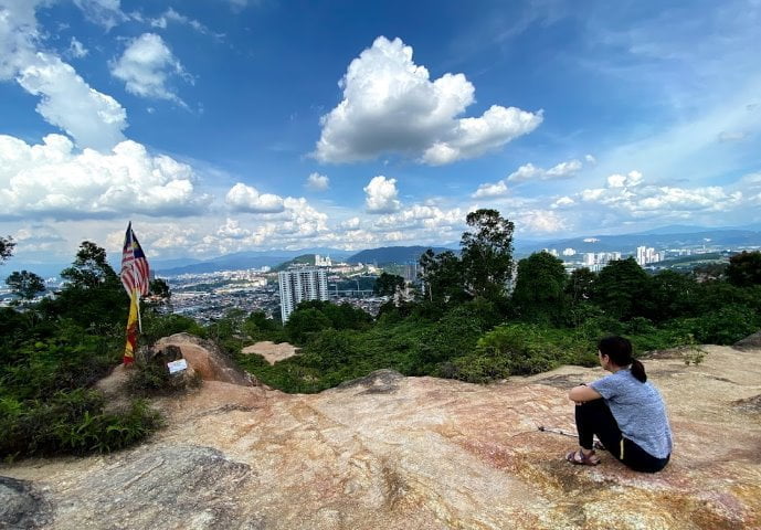 11 Tempat Hiking di KL (Review-Harga Tiket) Bukit Besi Peak Kuala Lumpur