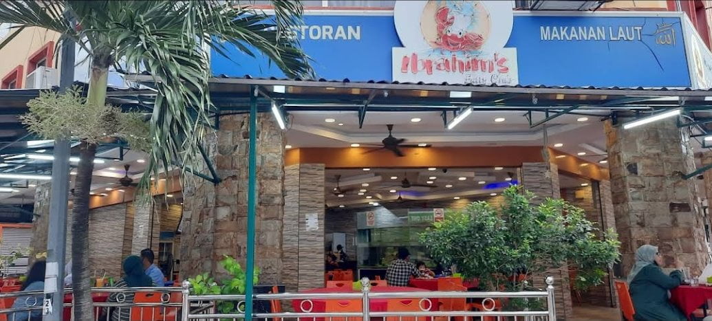 Sedap! 10 Tempat Makan Best di Ampang (Honest Review) 2023 Ibrahims Fatty Crabs Ampang
