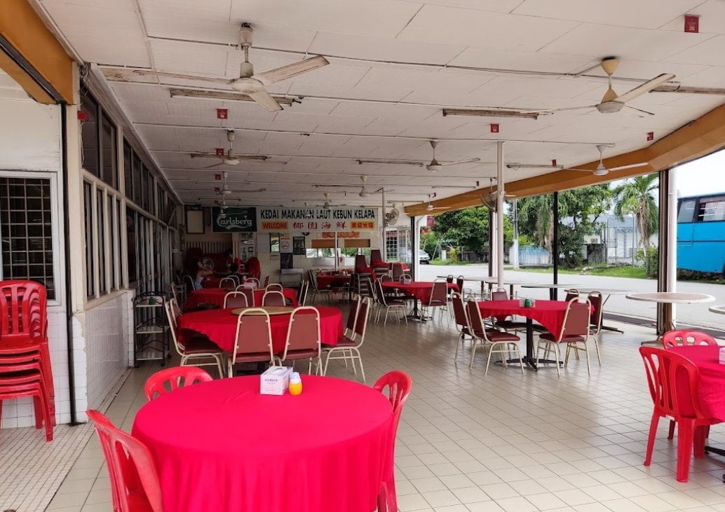 Sedap! 10 Tempat Makan Best di Port Klang (Honest Review) 2023 Kedai Makanan Laut Kebun Kelapa Port Klang
