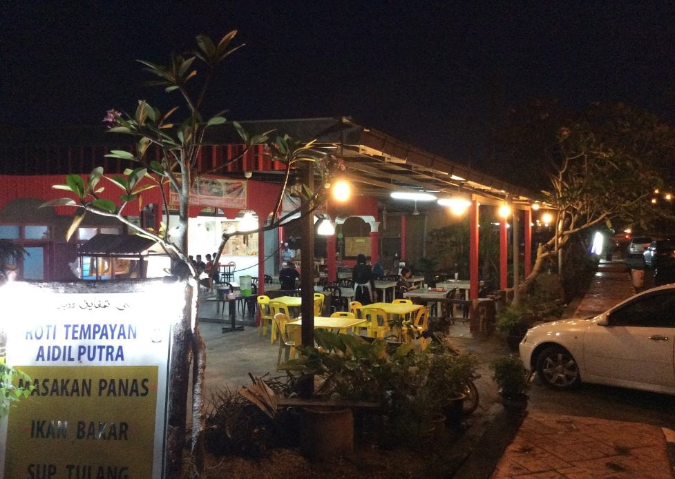 10 Tempat Makan Best di Dungun (Local Review) 2023 Kedai Roti Tempayan Dungun