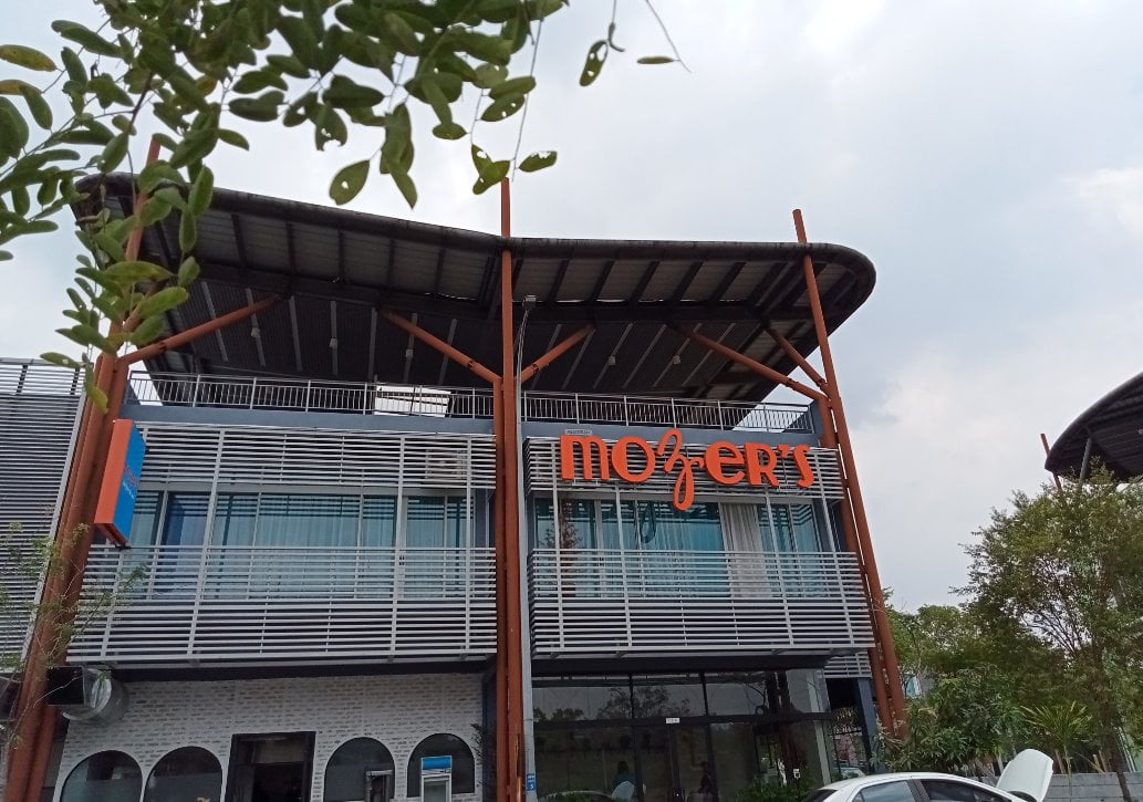 Sedap! 10 Tempat Makan Best di Shah Alam (Honest Review) 2023 Mozers Bukit Jelutong Shah Alam
