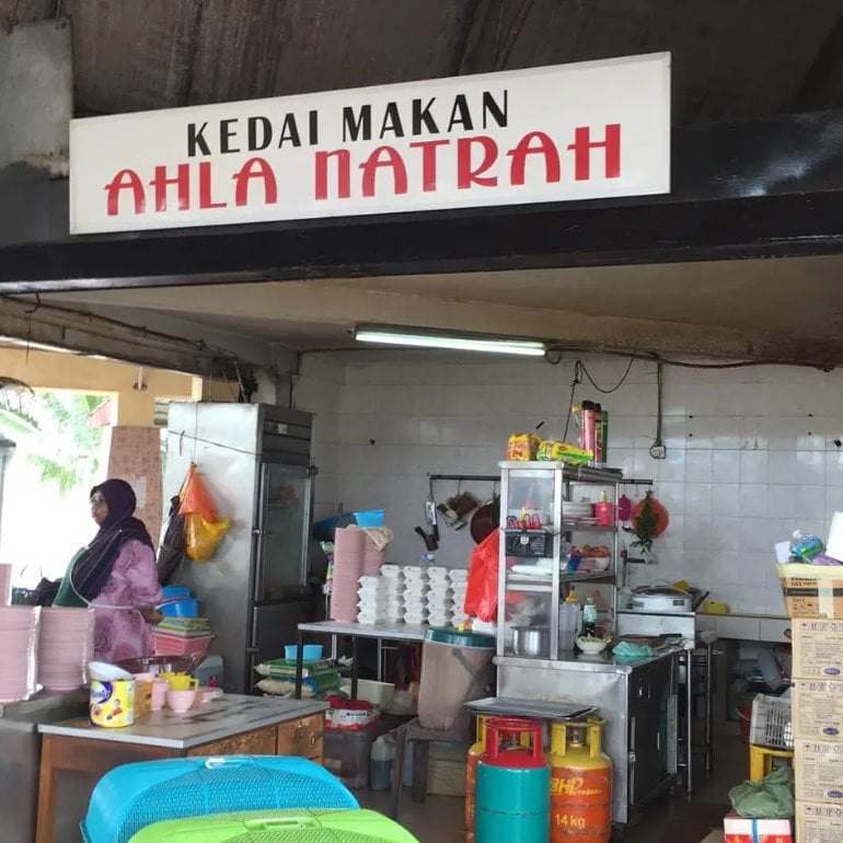 Nasi-Ayam-Ahla-Natrah 10 Tempat Makan Best di Pekan Pahang (Honest Review) 2024 Nasi Ayam Ahla Natrah