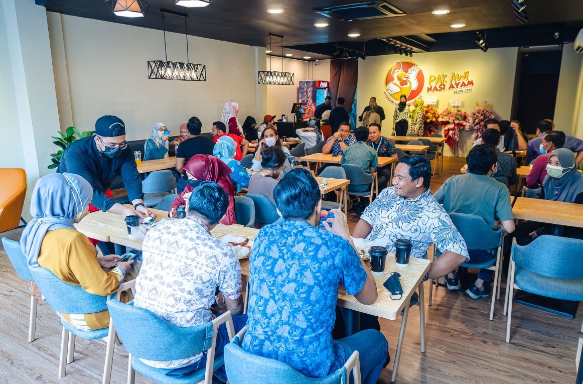 10 Kedai Makan Gong Badak Sedap (Honest Review) 2023 Nasi Ayam Pak Awi