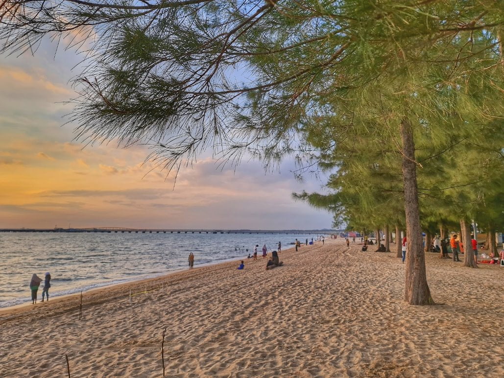 BEST 11 Tempat Mandi di Kuching 2023 (Review-Harga Tiket) Pantai Puteri