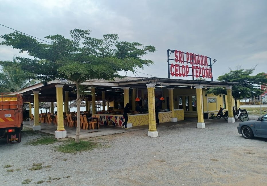 10 Tempat Makan Best di Pantai Penarik (Honest Review) 2023 Sri Penarik Celup Tepung