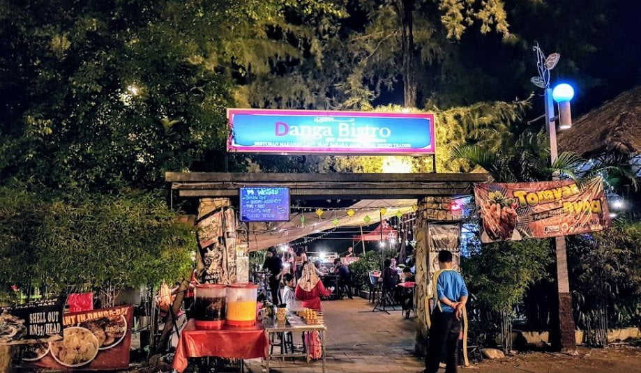 12 Kedai Makan Danga Bay Sedap (Review by Locals) 2023 Danga Bistro Seafood Restaurant