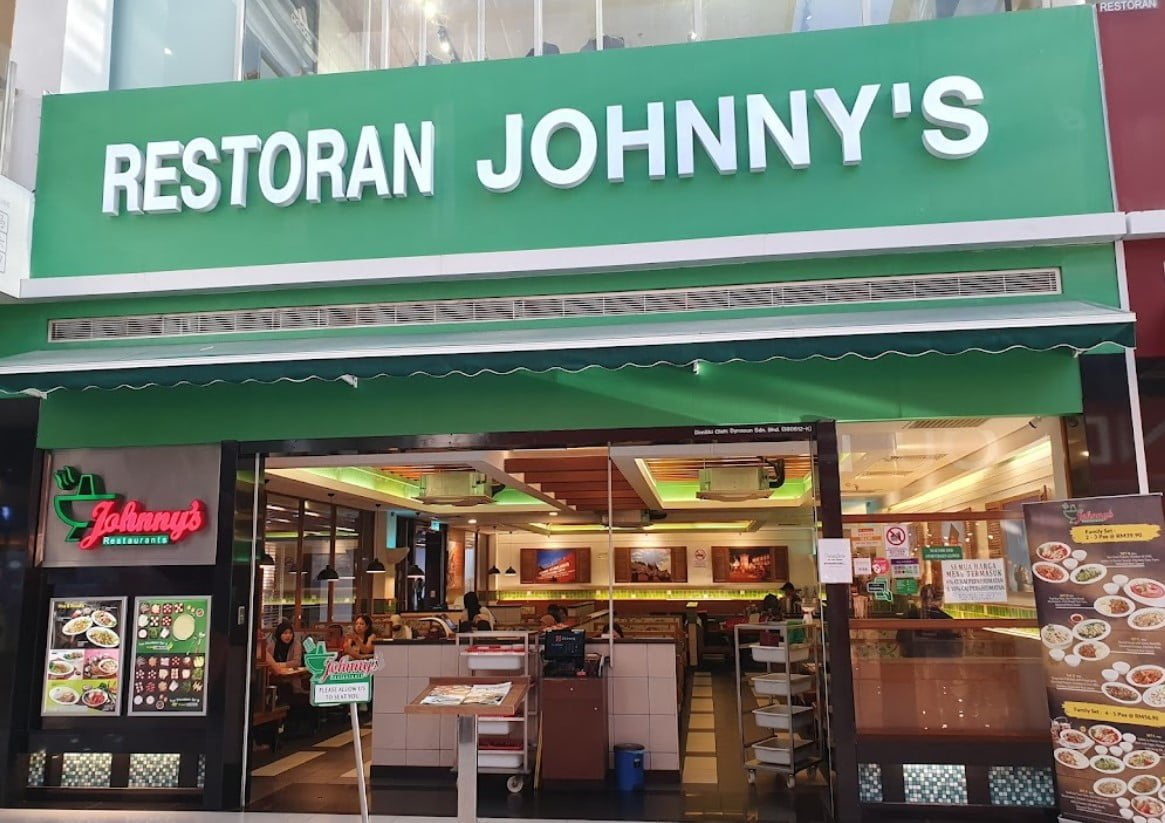 Sedap! 12 Kedai Makan Dataran Pahlawan (Honest Review) 2023 Johnnys Restaurant Dataran Pahlawan
