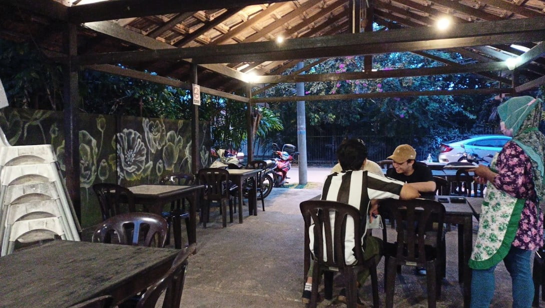 Sedap! 12 Kedai Makan Sungai Ramal (Honest Review) 2023 Nims Little Island Cafe